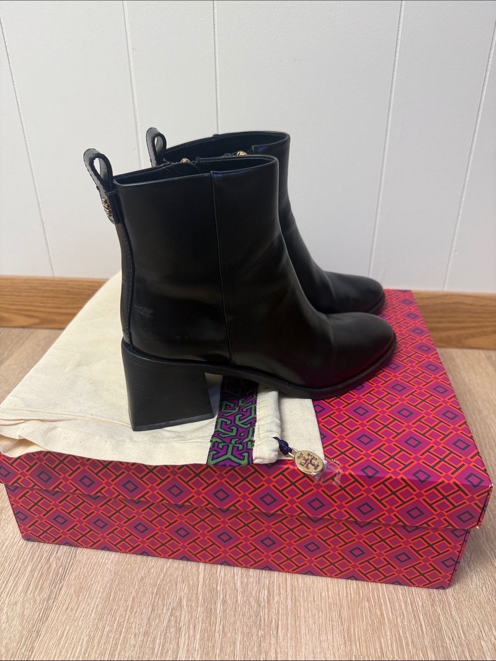 Tory Burch Bootie Calf - Picture 2 of 4